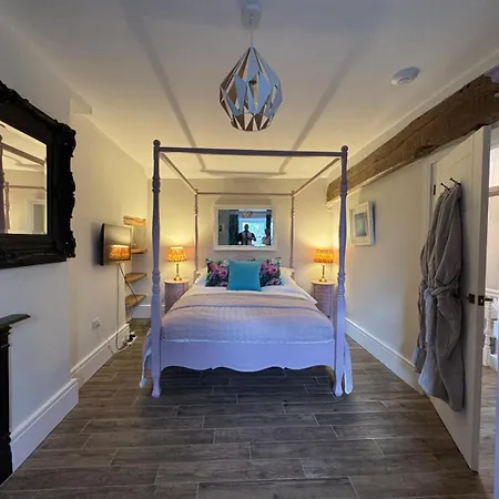 Prior Hall Farm - 3 Bedroom Luxury In Center Of *